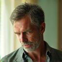 Ritratto di Paolo, uomo sui 50 anni, mentre medita con un'espressione serena.